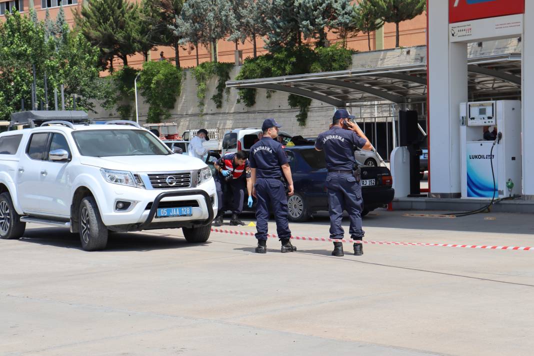 Öfkeli baba, 1 ay önce kaçarak evlenen kızını ve damadını vurdu 1